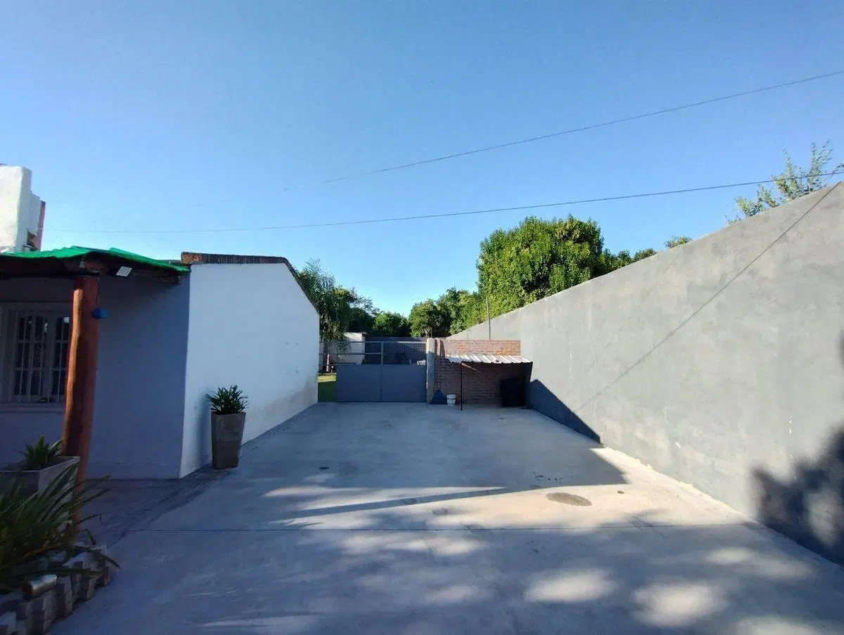 SE VENDE CASA 6 AMBTES FRAY M.ESQUIÚ. FACILIDADES 4