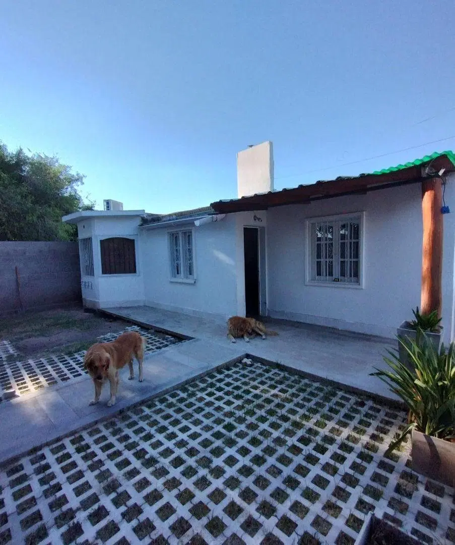 SE VENDE CASA 6 AMBTES FRAY M.ESQUIÚ. FACILIDADES 5