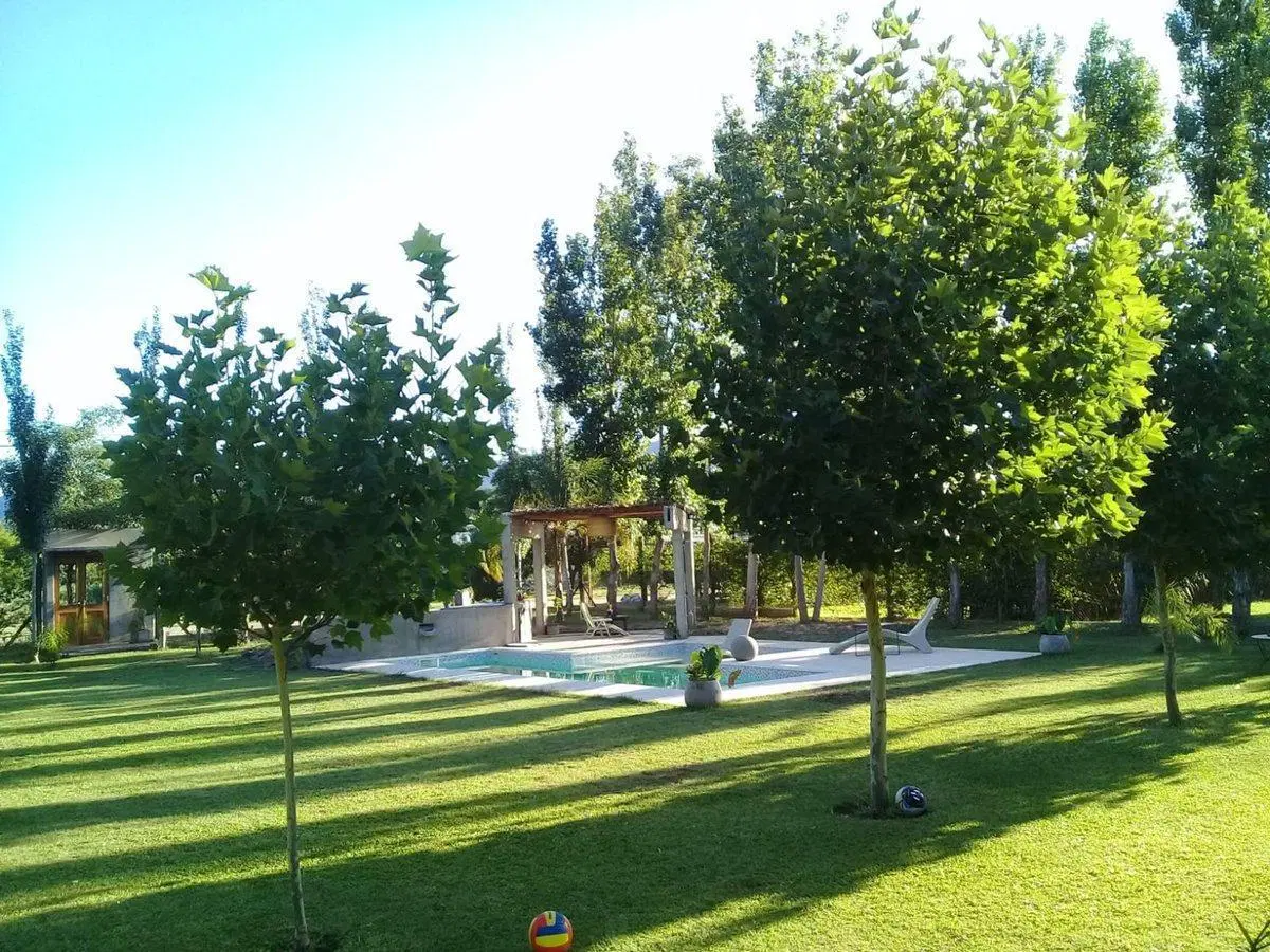 SE VENDE CASA NIV EJECUTIVO B°LOS LAPACH FM ESQUIU 4