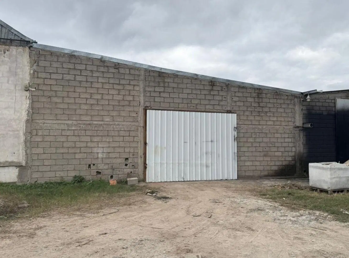 SE ALQUILA GALPON 600m2  Industrial El Pantanillo 2
