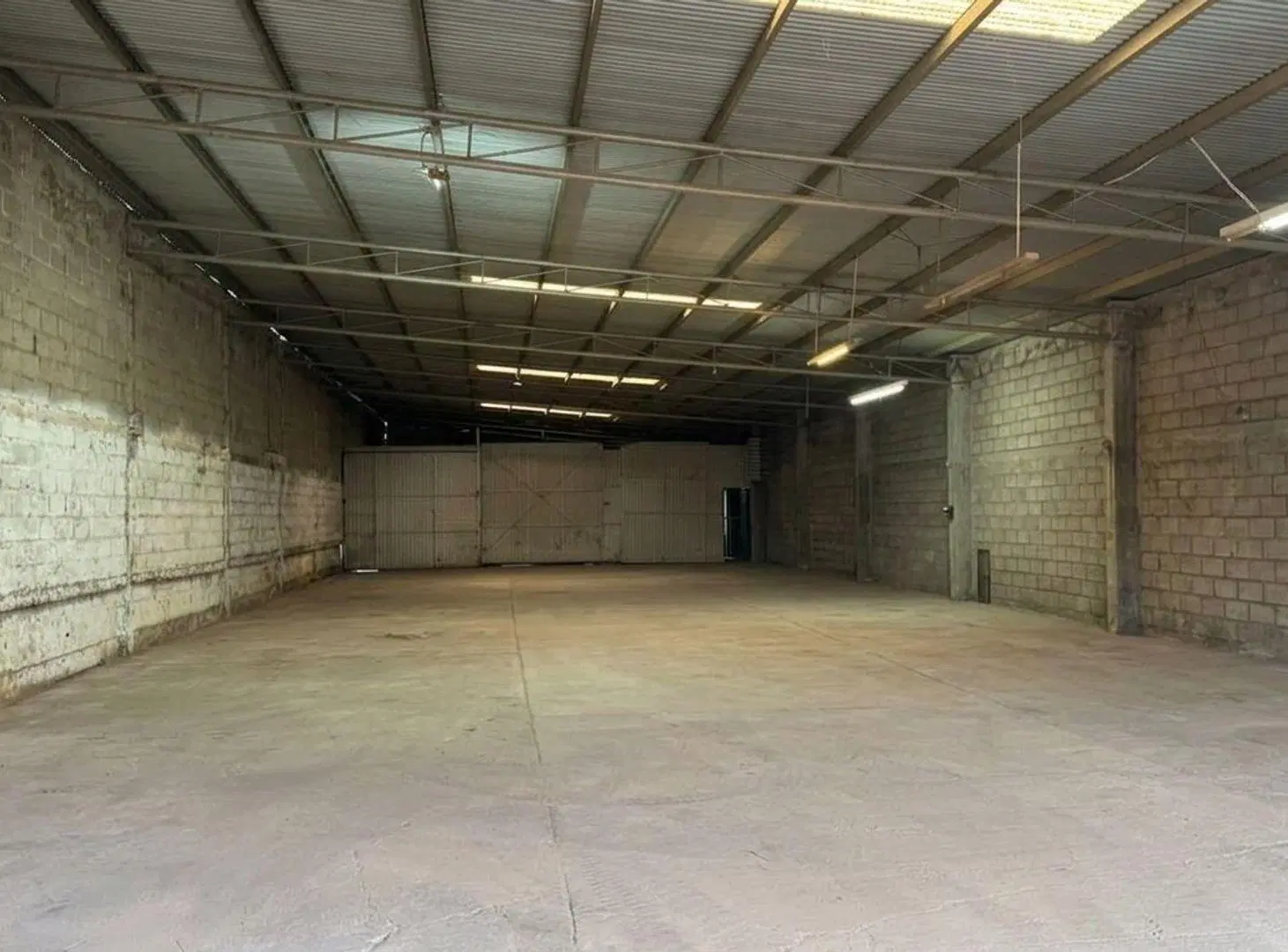 SE ALQUILA GALPON 600m2  Industrial El Pantanillo 3