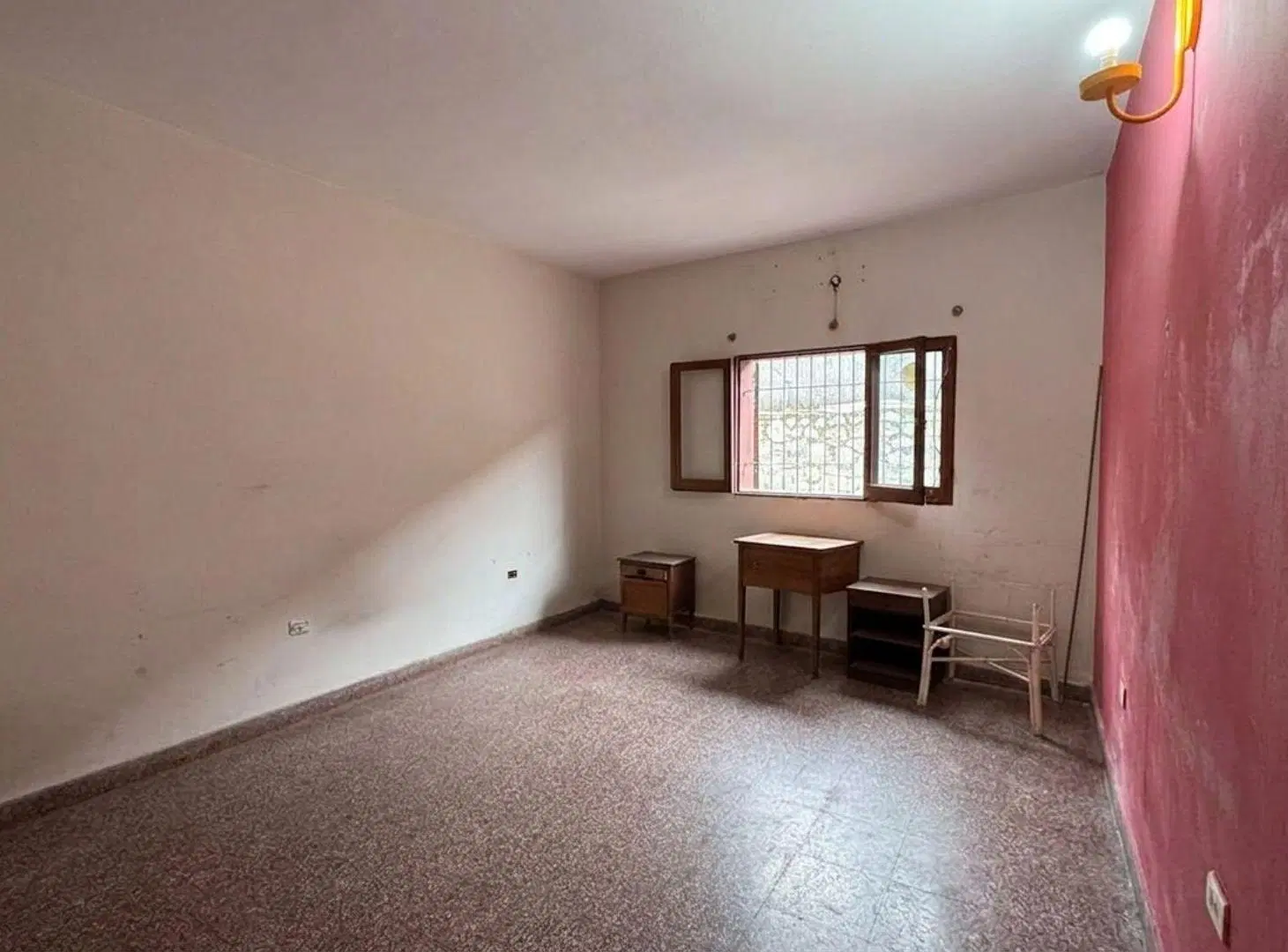 SE VENDE CASA 6 AMBIENTES, 4 HABITACIONES. 5