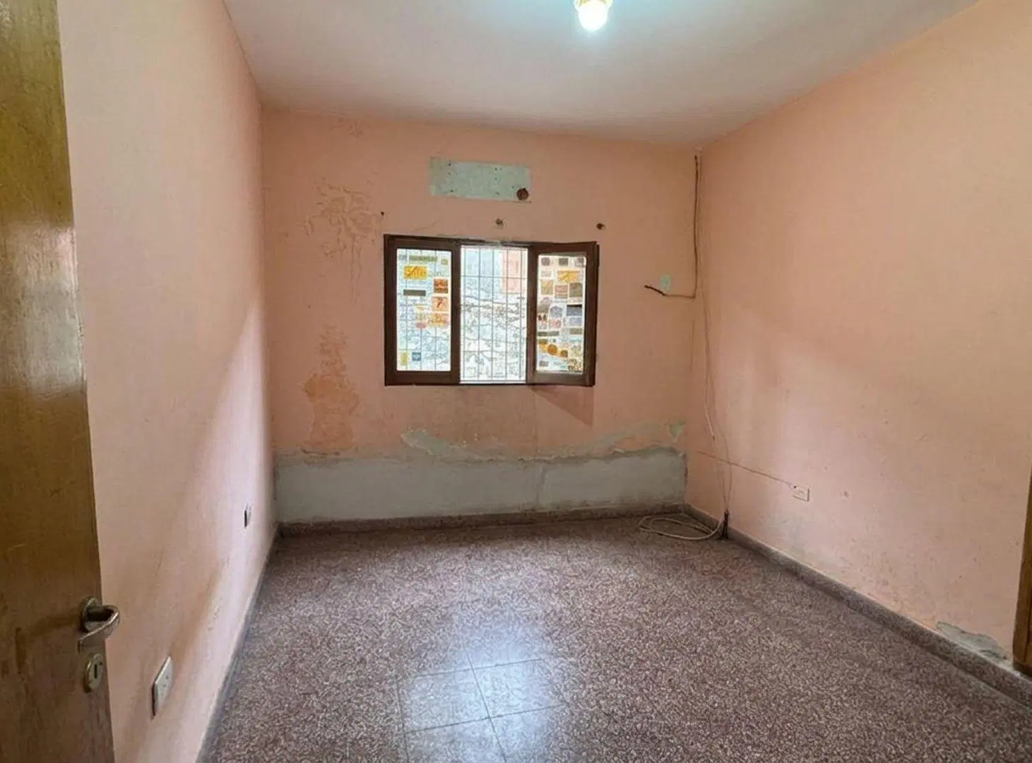SE VENDE CASA 6 AMBIENTES, 4 HABITACIONES. 2