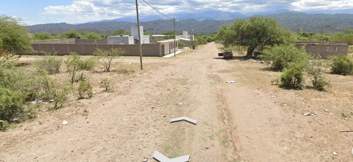 SE VENDEN 3 TERRENOS EN LA CARRERA, FRAY M. ESQUIÚ 5