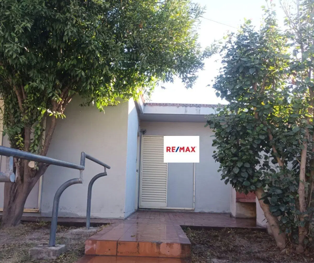 SE VENDE CASA ZONA 1000 VIVIENDAS. FACILIDADES. 5