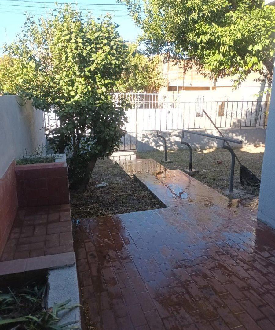 SE VENDE CASA ZONA 1000 VIVIENDAS. FACILIDADES.