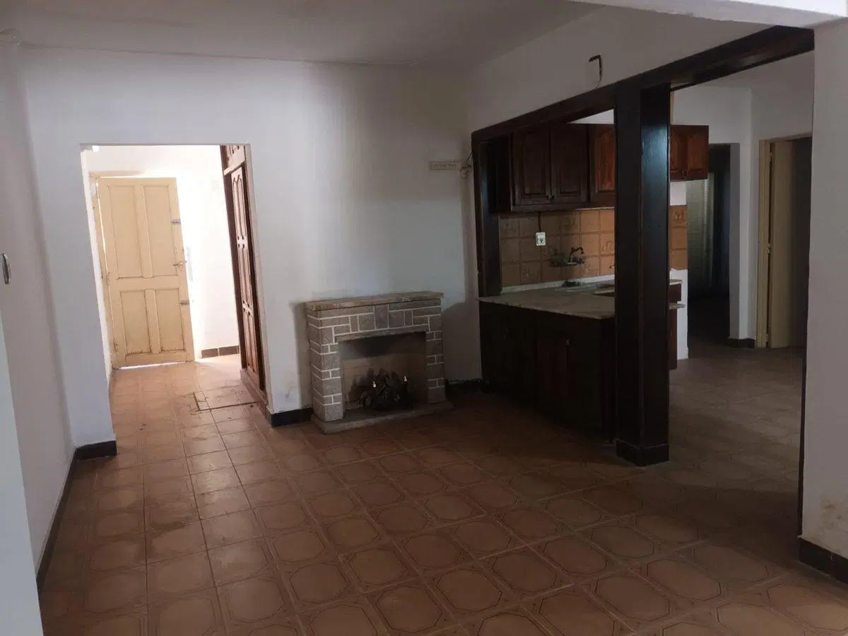 SE VENDE CASA ZONA 1000 VIVIENDAS. FACILIDADES. 3