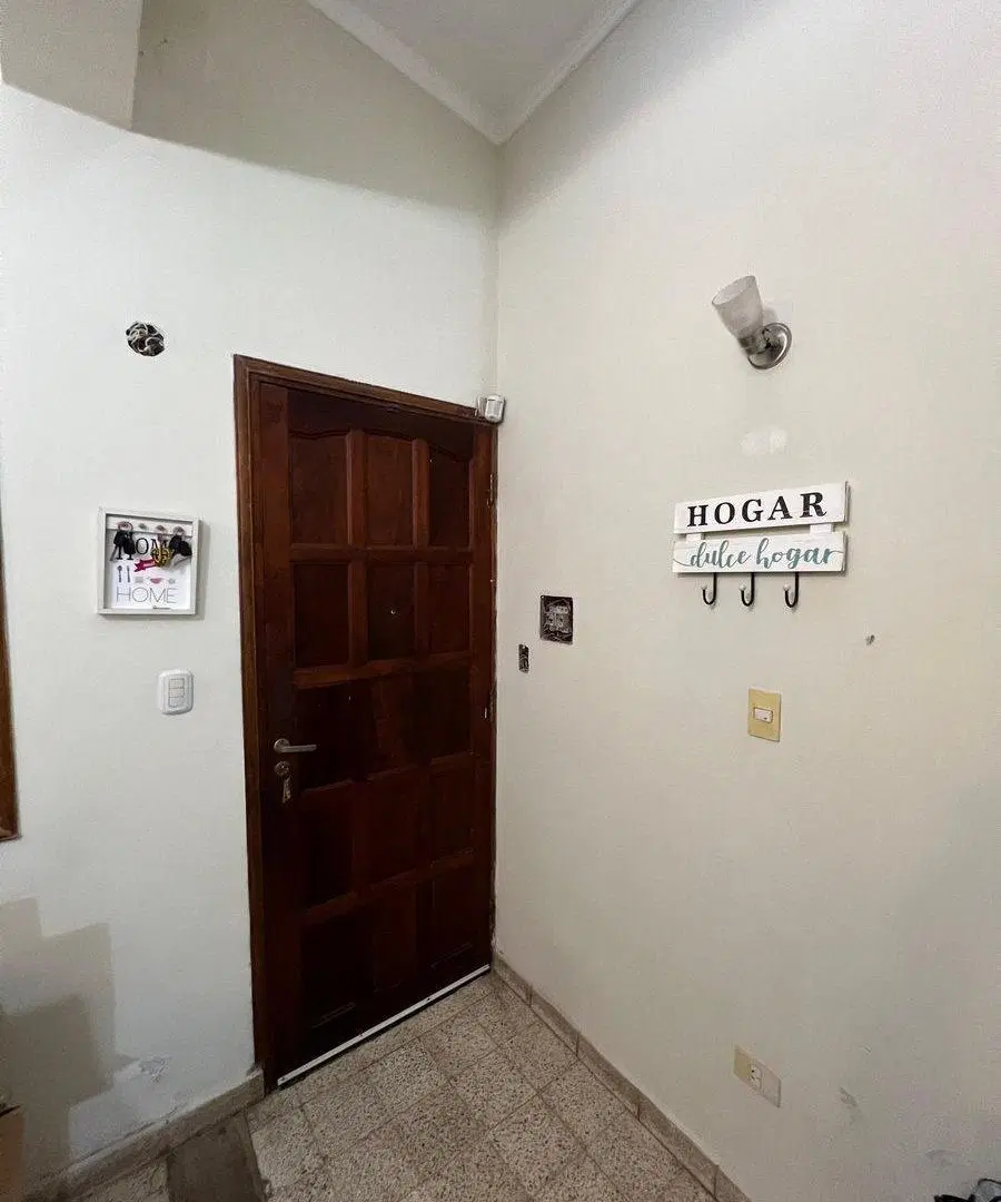 SE VENDE CASA 4 AMBIENTES ZURITA ANTES DE CASEROS 3