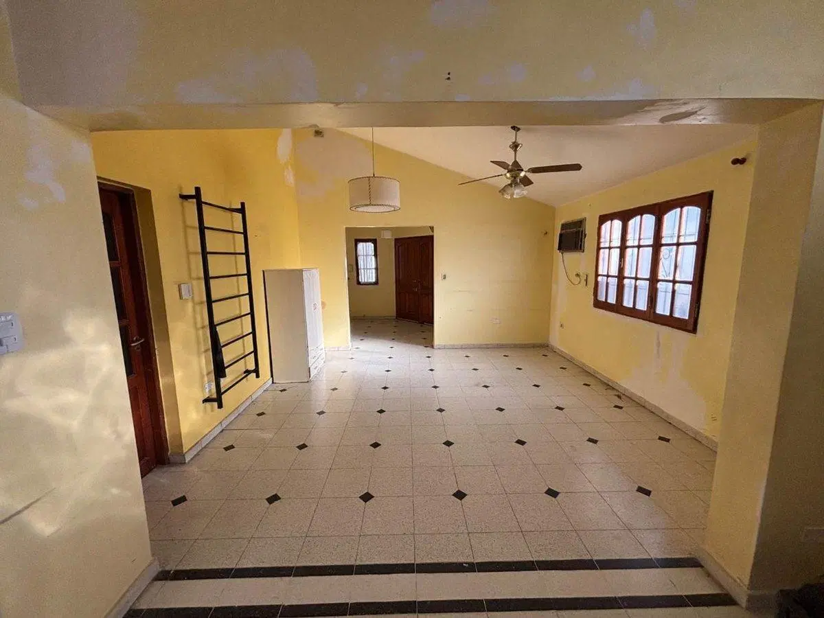Se vende CASA con 2 cocheras - ZONA ALTA Catamarca 5