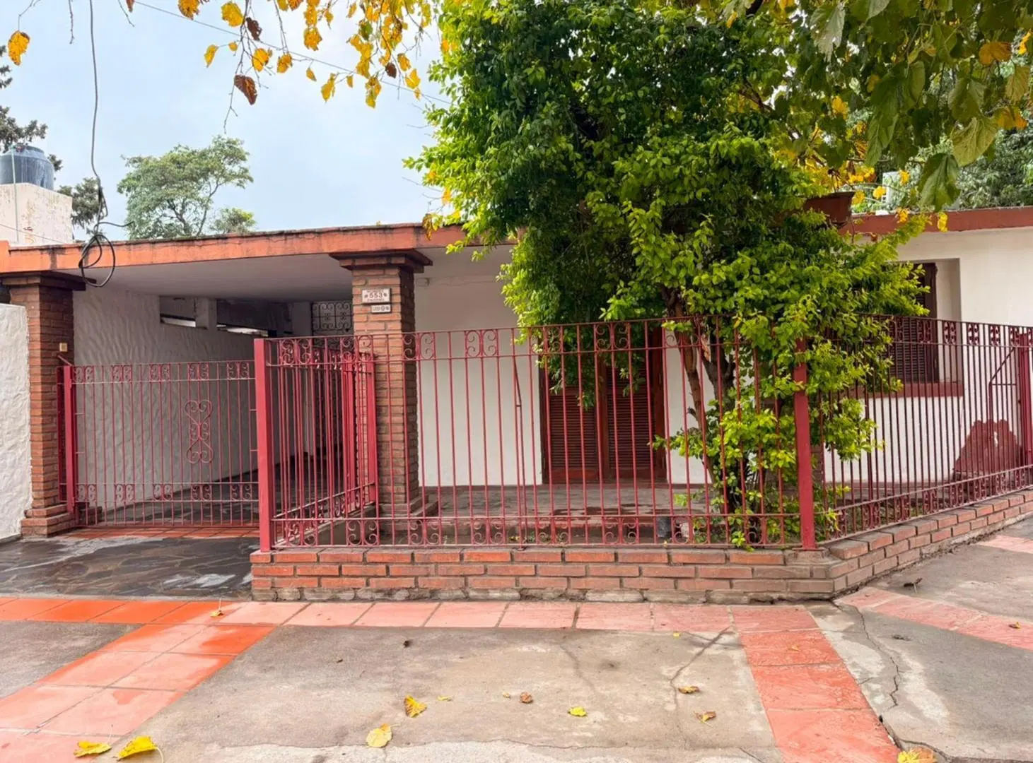 Se vende casa a metros de Av Acosta Villafañez 5