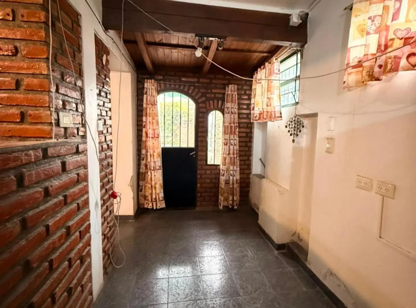 Se vende casa a metros de Av Acosta Villafañez 2