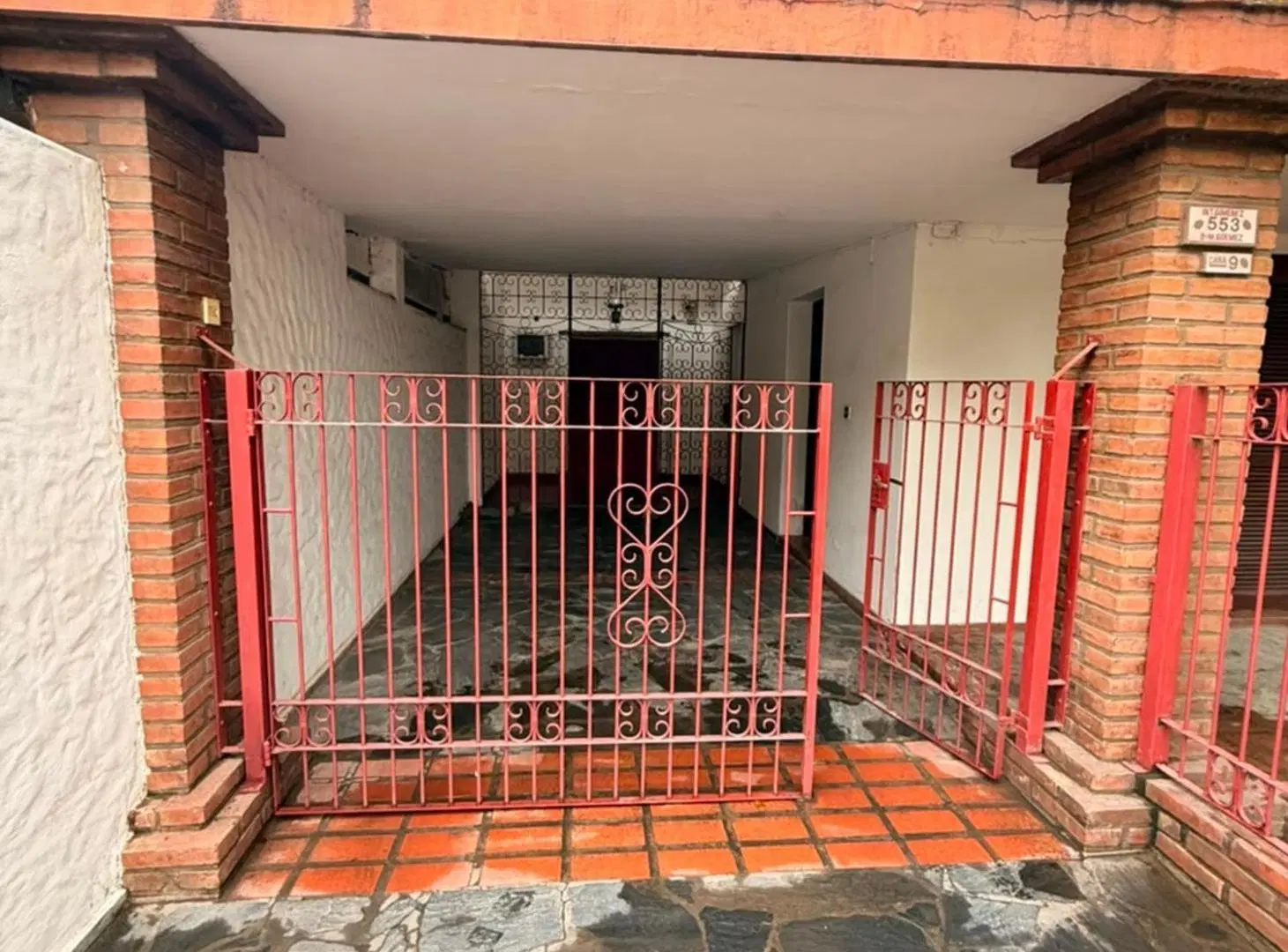 Se vende casa a metros de Av Acosta Villafañez 8