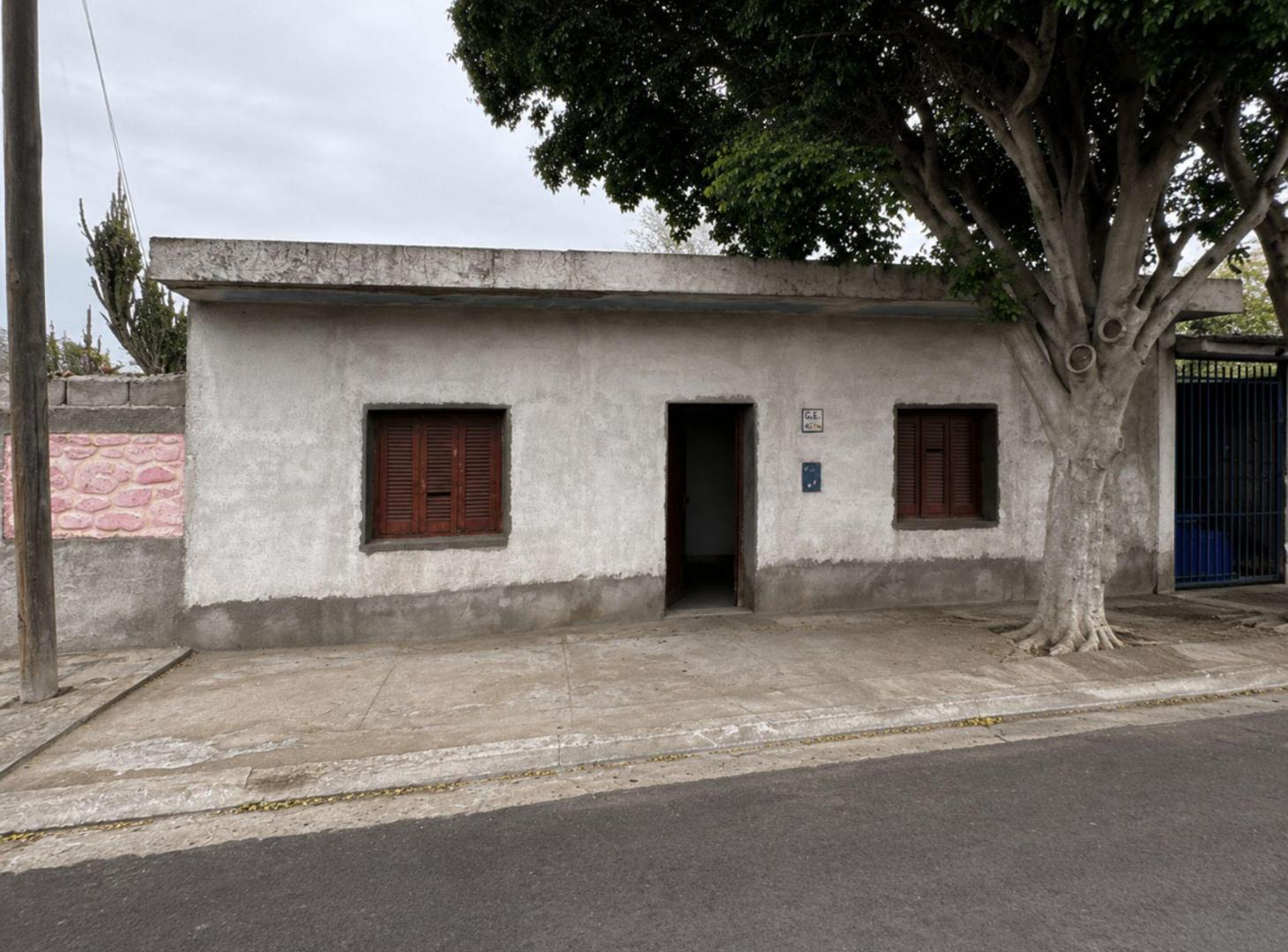 SE VENDE TERRENO MAS CONSTRUCCIÓN A REFACCIONAR