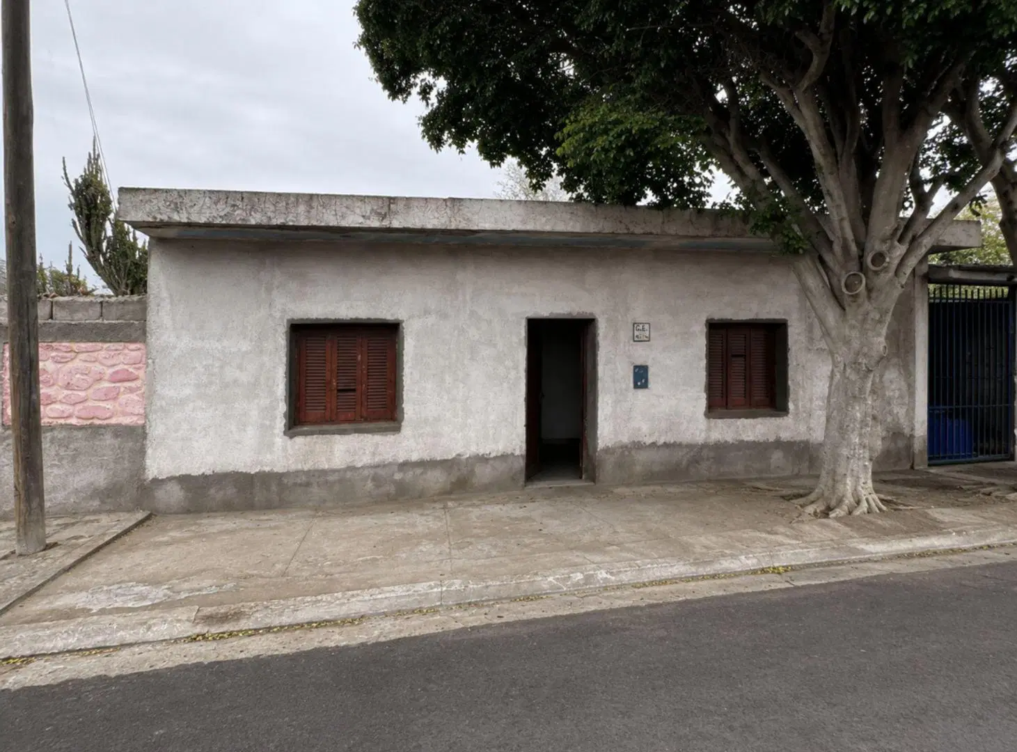 SE VENDE TERRENO MAS CONSTRUCCIÓN A REFACCIONAR 2