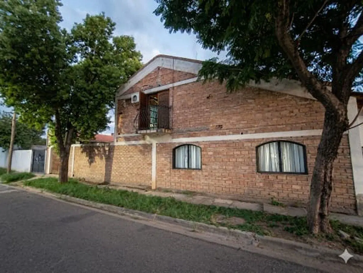 SE VENDE CASA B°PARQUE AMÉRICA FACILIDADES-PERMUTA 5