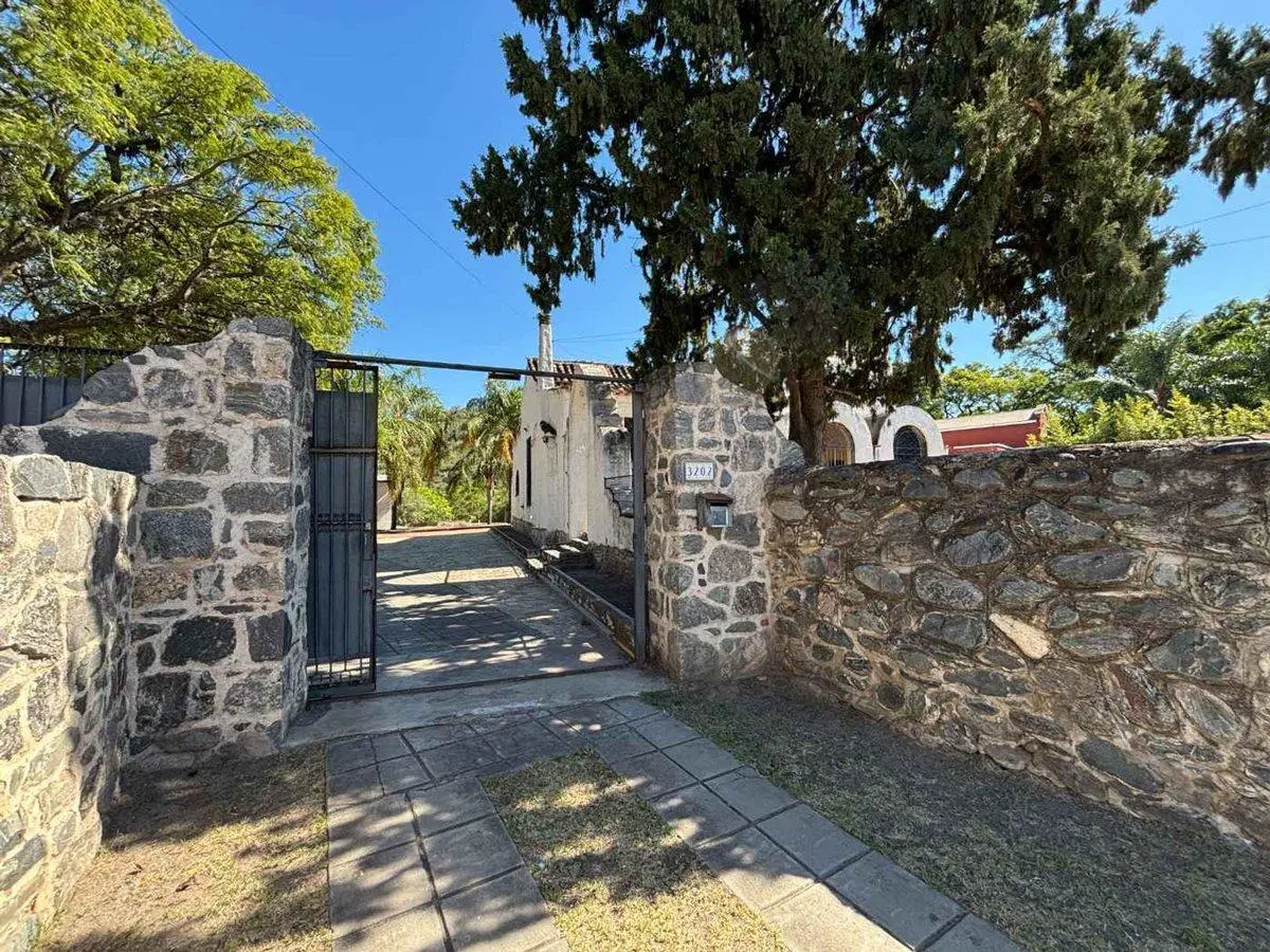 SE VENDE HISTÓRICA CASA - Avenida OCAMPO Catamarca 5