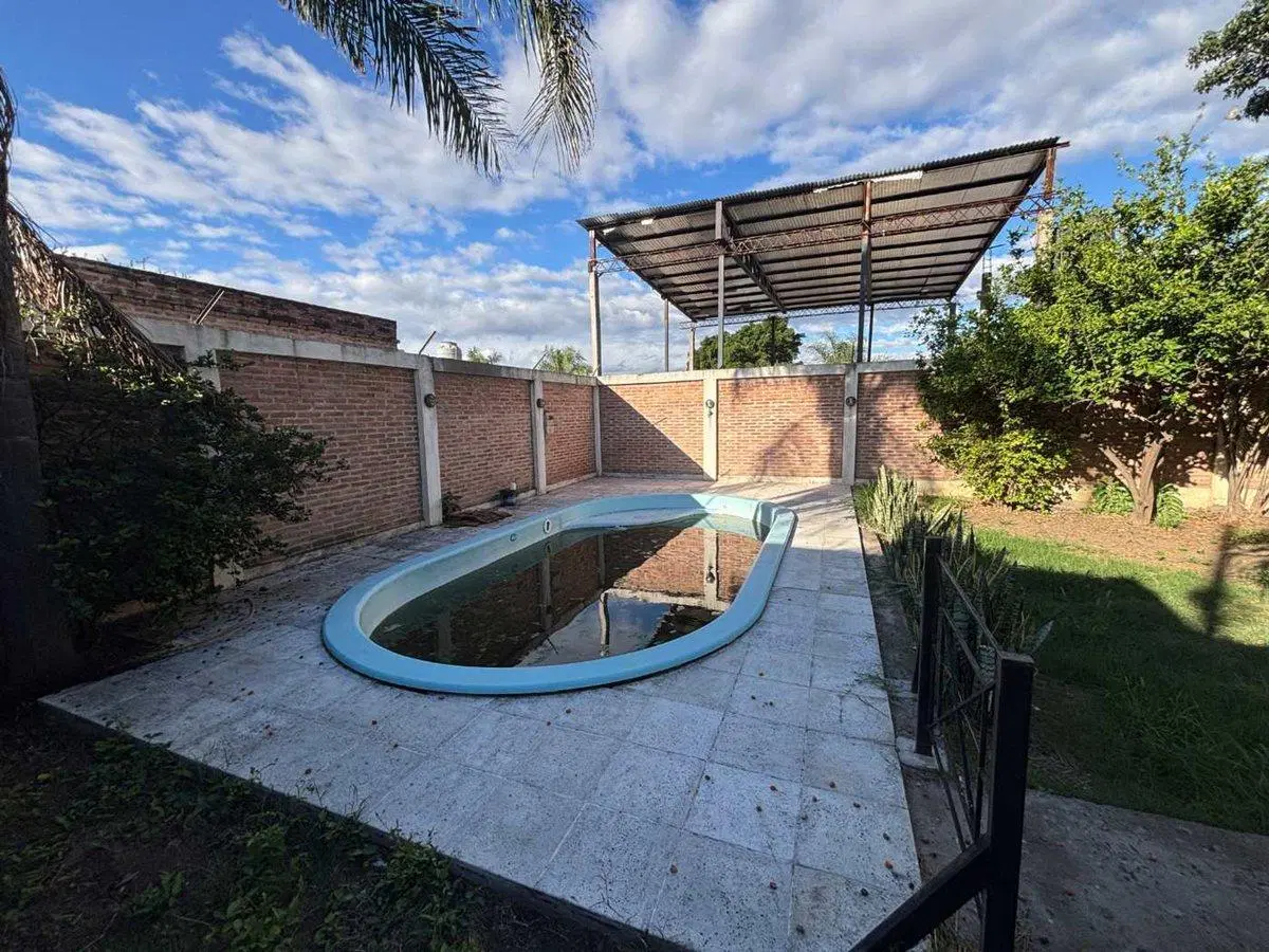 Se vende CASA con 2 cocheras - ZONA ALTA Catamarca 5