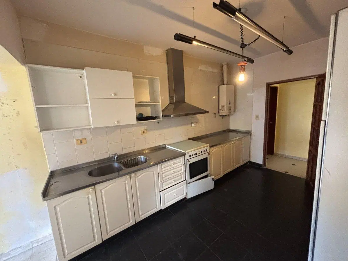 Se vende CASA con 2 cocheras - ZONA ALTA Catamarca 2