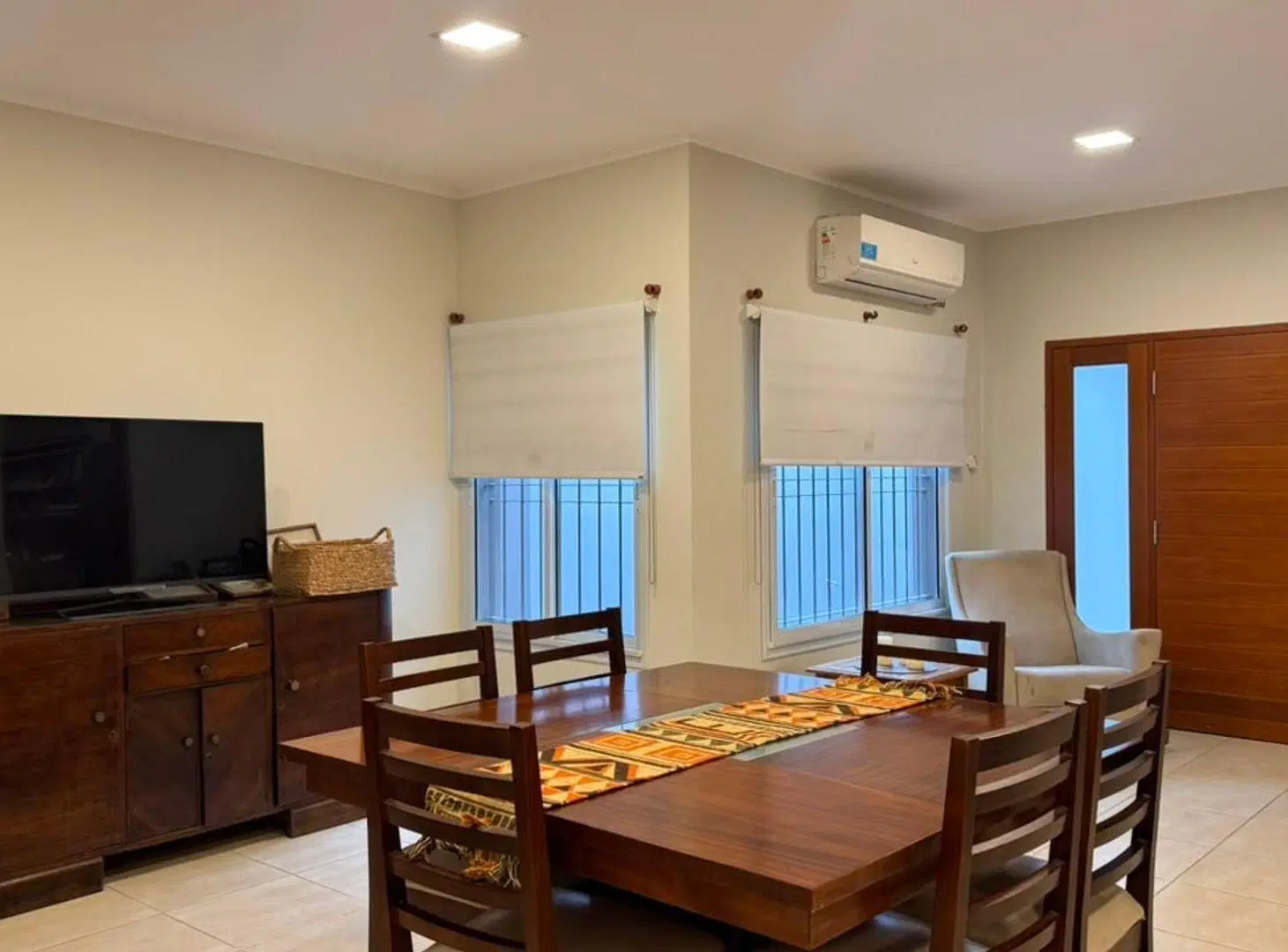 SE VENDE CASA 5 HABITACIONES EN B° ACHACHAY 4