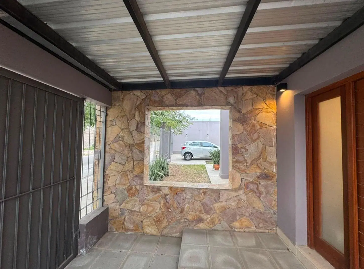 SE VENDE CASA 5 HABITACIONES EN B° ACHACHAY 2