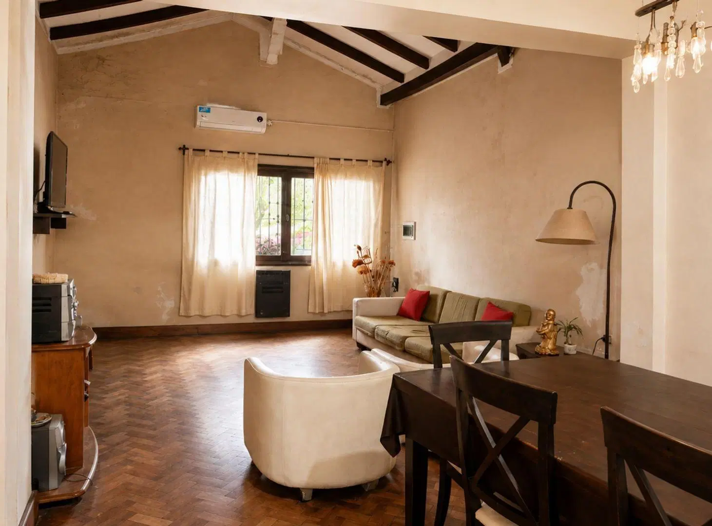 SE VENDE CASA 5 AMBIENTES CHACABUCO 936 3