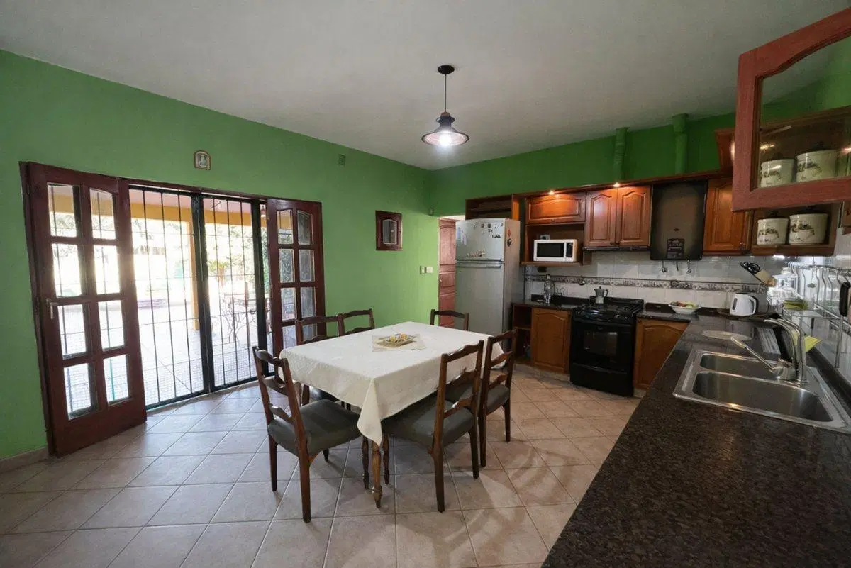 SE VENDE CASA 6 AMBIENTES ZONA ALTA BARRIO LA TOMA 2