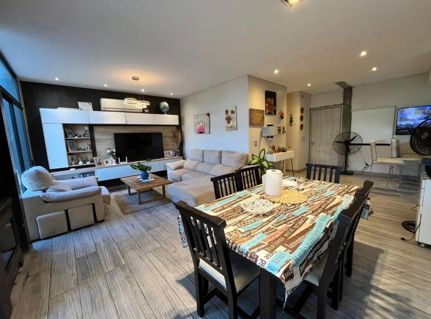 Casa En Venta De 3 Dormitorios Zona Predio Ferial 2