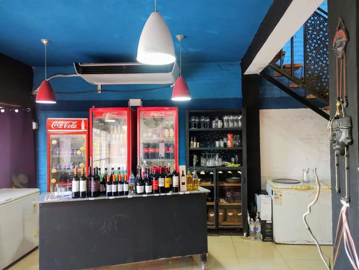 SE VENDE LOC COMERCIAL. FACILIDADES. DIVERS RUBROS 8