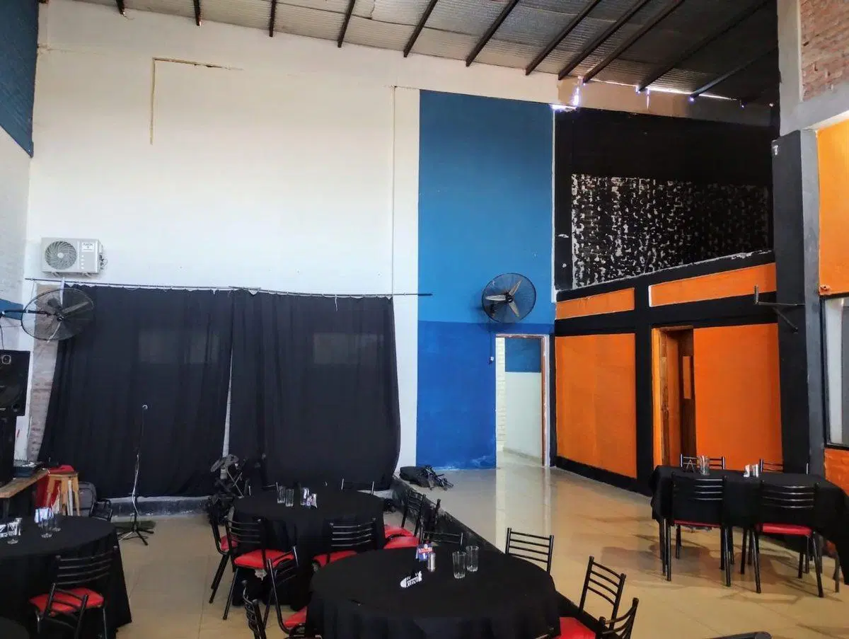 SE VENDE LOC COMERCIAL. FACILIDADES. DIVERS RUBROS 3