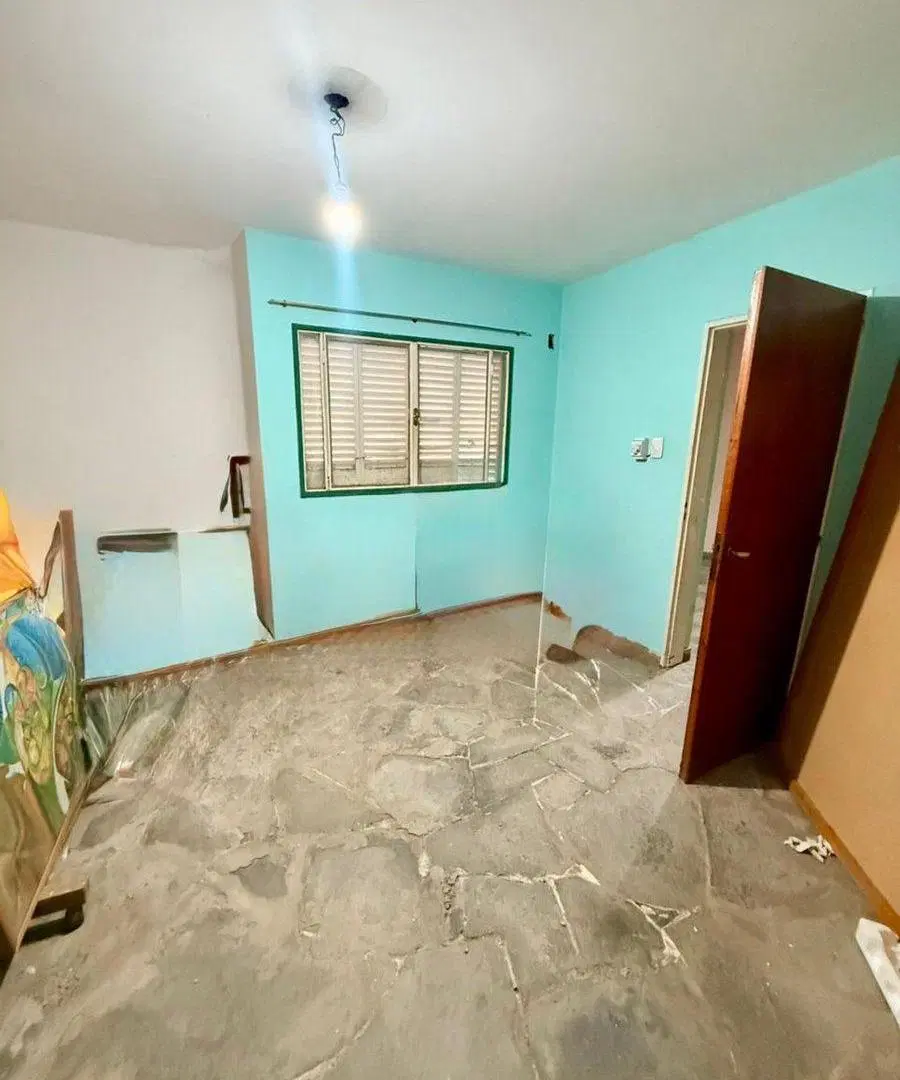 Se vende casa a metros de Av. Illia 8
