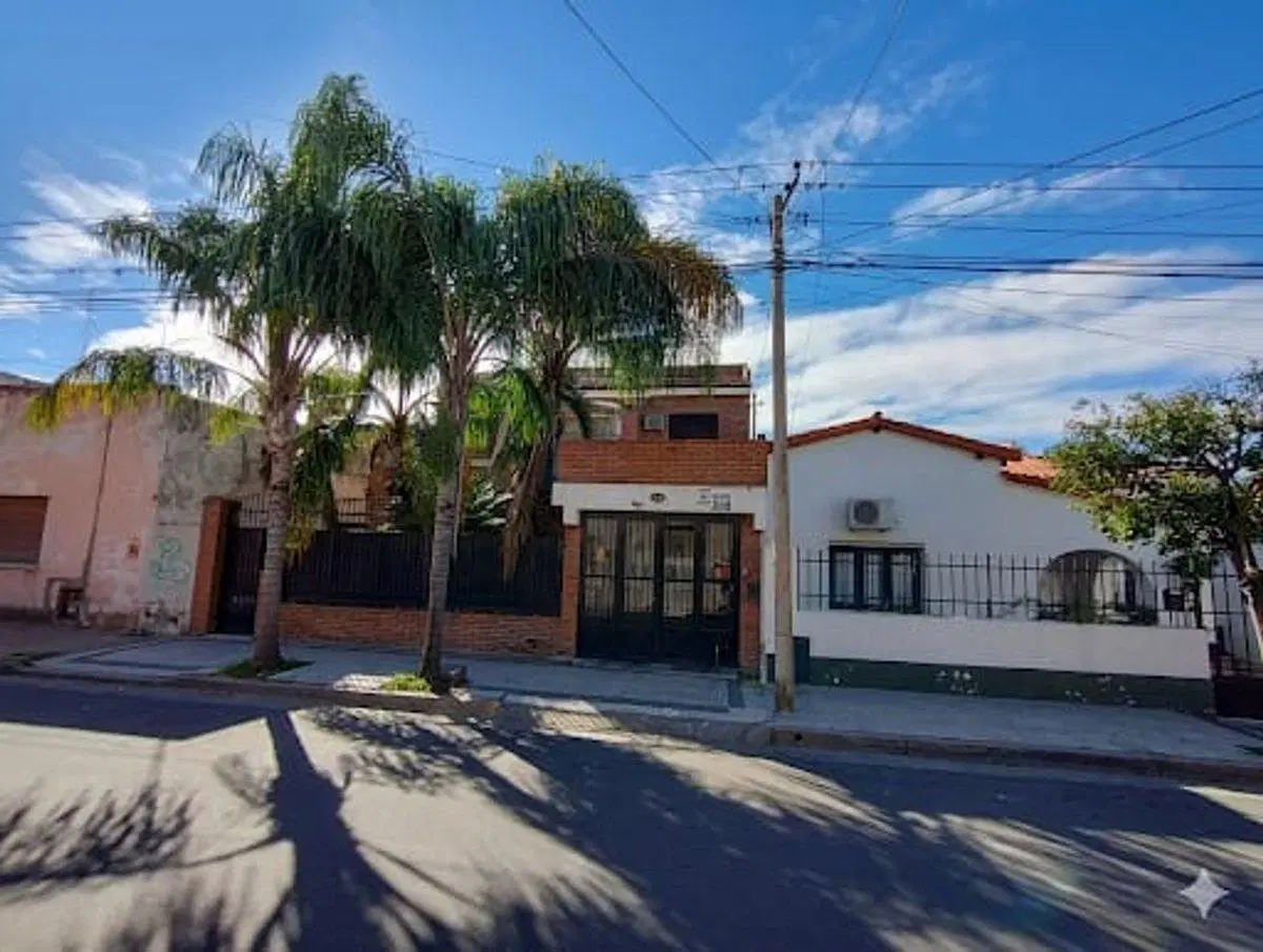 SE VENDE EN CATAMARCA CASA CÉNTRICA DE 2 PLANTAS 5