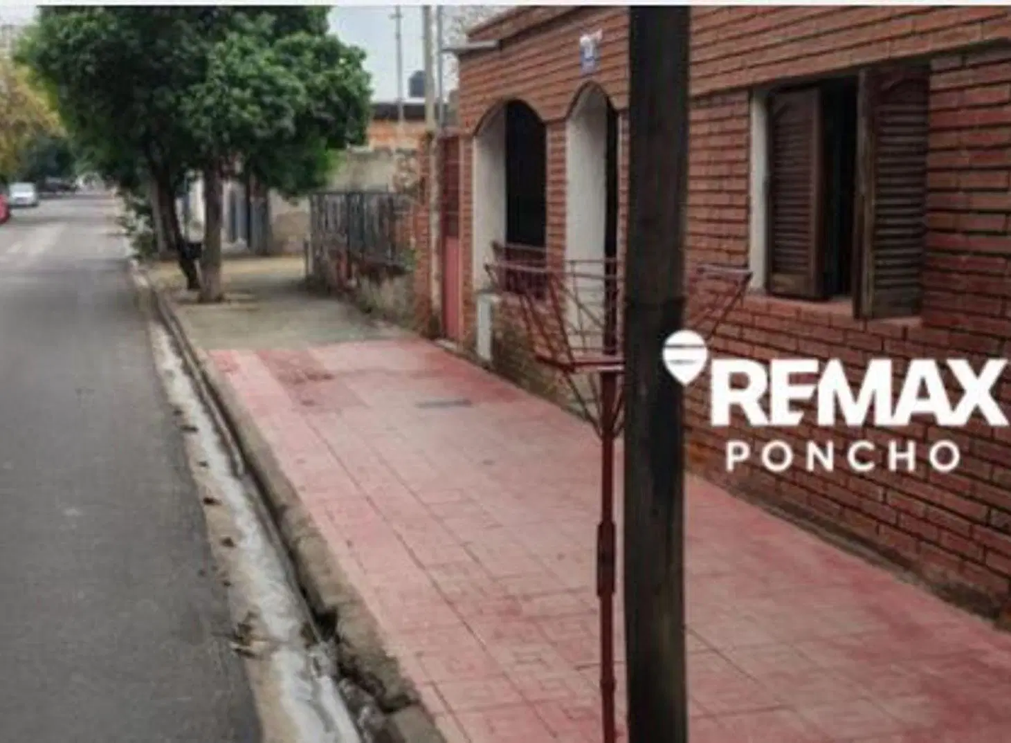 SE VENDE CASA AMPLIA  A METROS DE AV BELGRANO CAP 4