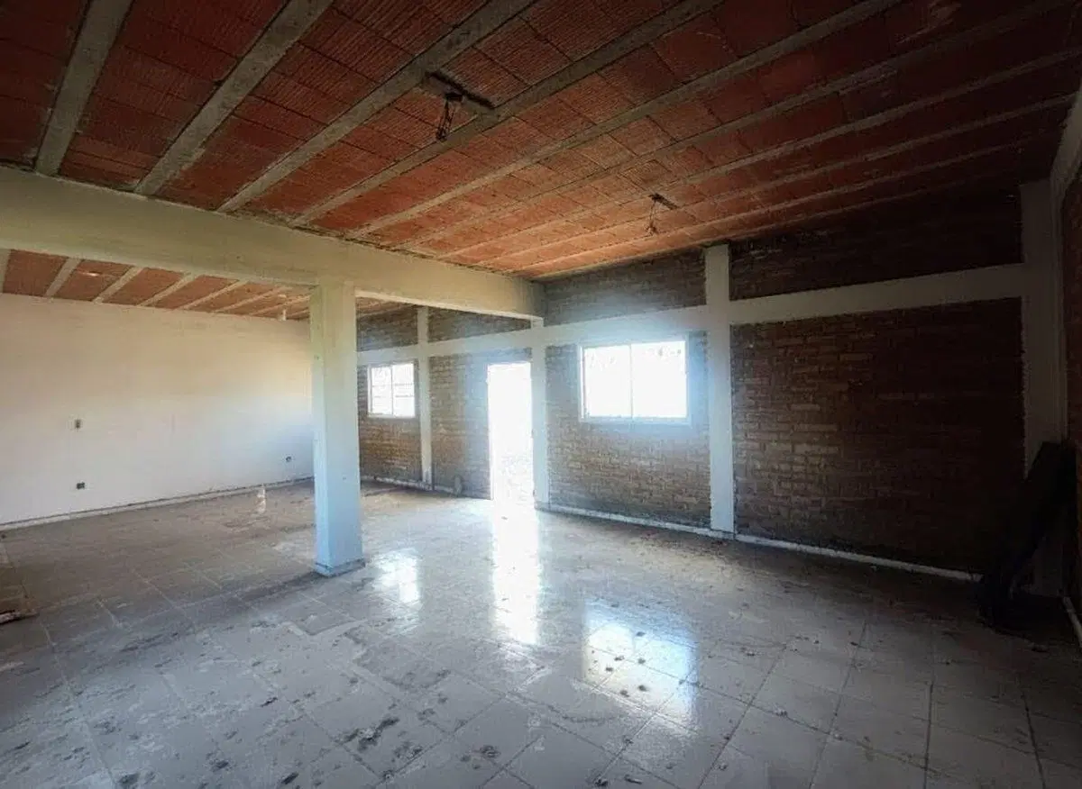 SE VENDE CASA A TERMINAR de 90 M2 EN ZONA ALTA 8