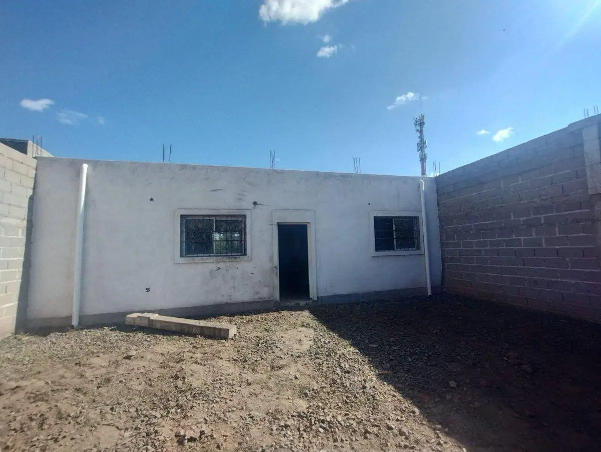 SE VENDE CASA A TERMINAR de 90 M2 EN ZONA ALTA 4