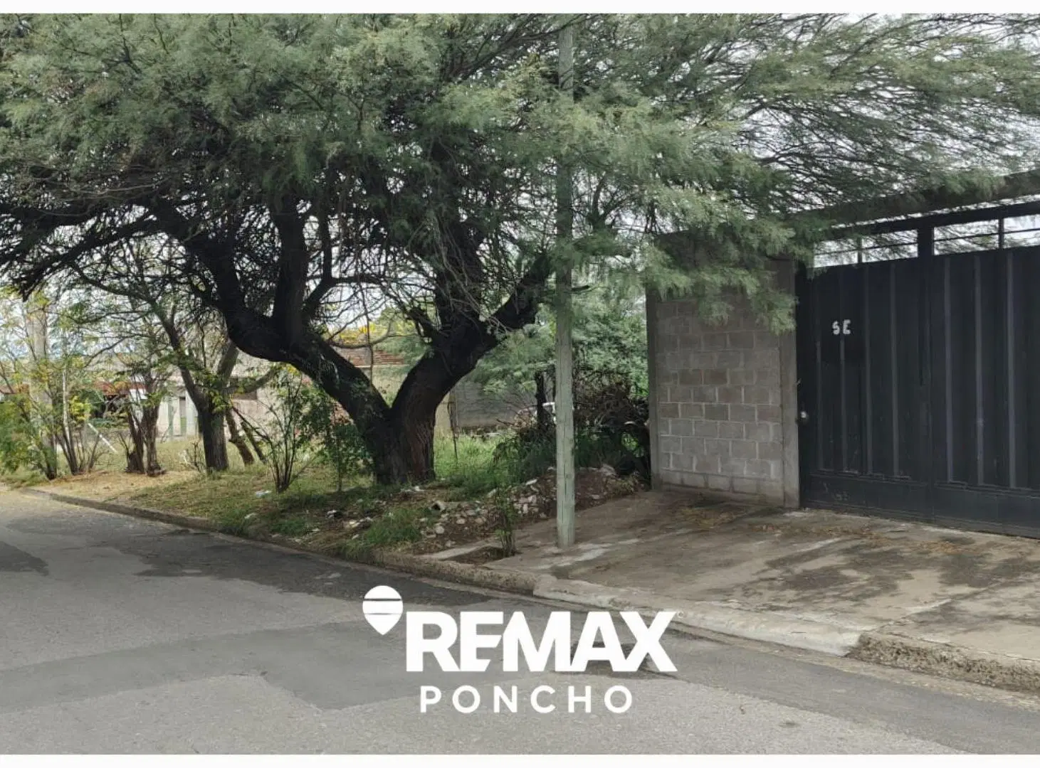 SE VENDE LOTE CON 480M2+GARAGE 32M2 ZONA SUR CAP. 8