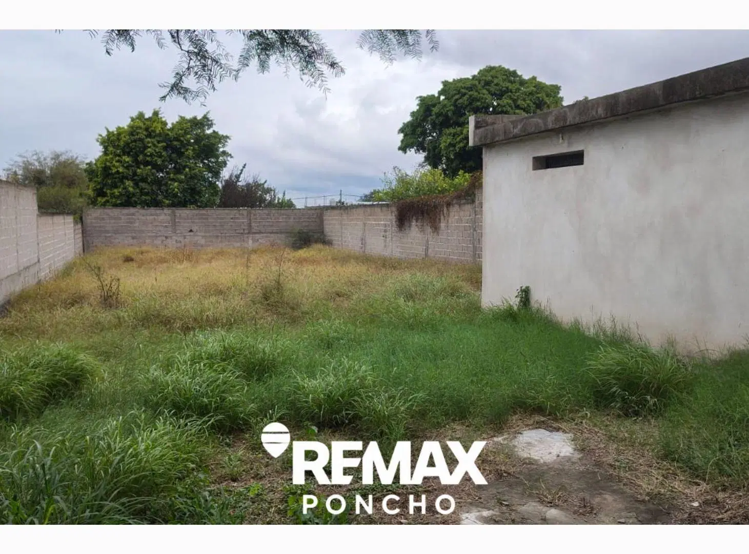 SE VENDE LOTE CON 480M2+GARAGE 32M2 ZONA SUR CAP. 4