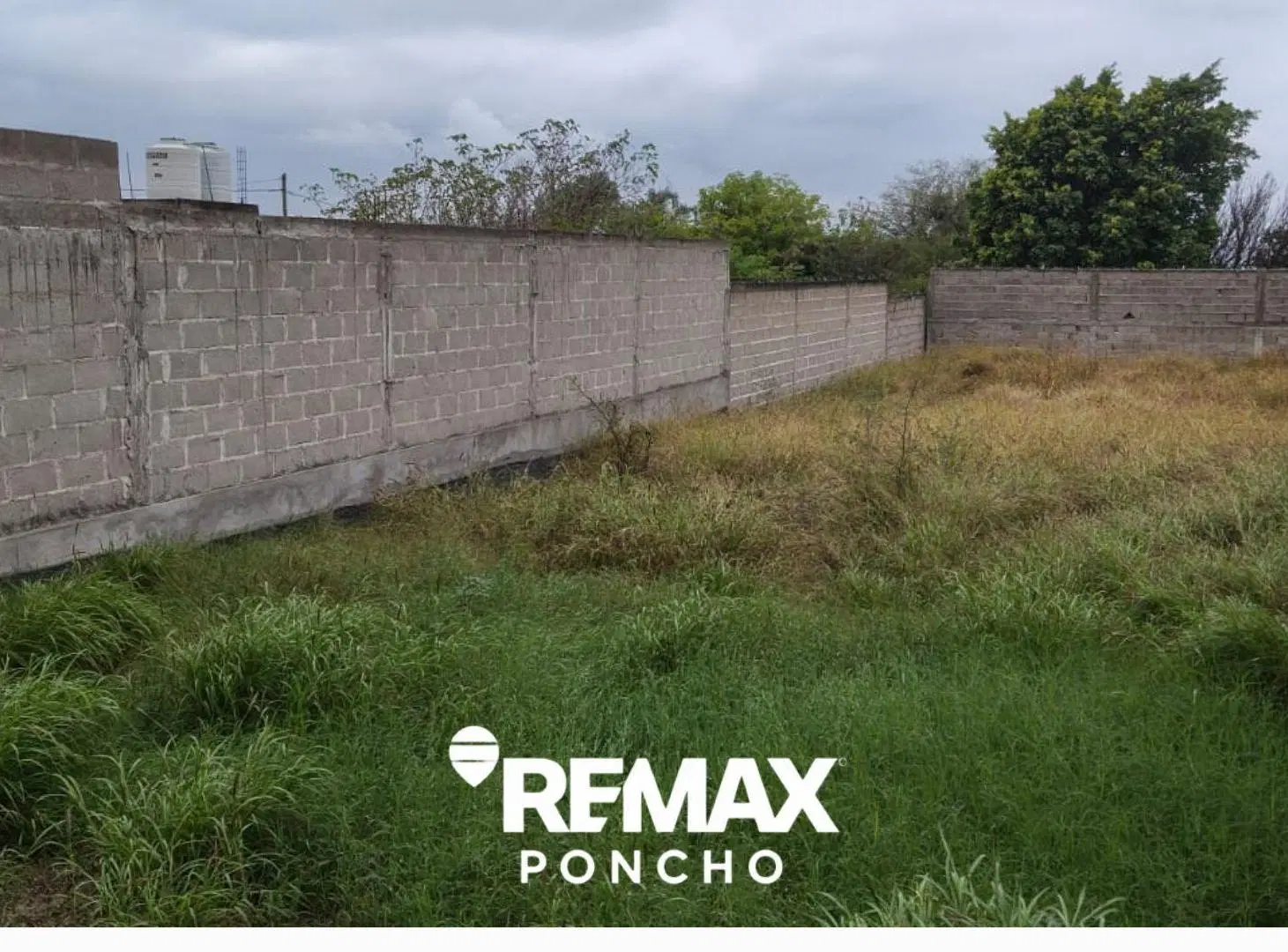 SE VENDE LOTE CON 480M2+GARAGE 32M2 ZONA SUR CAP. 2