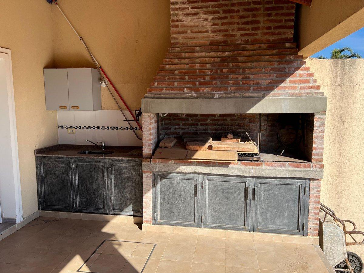 Foto de SE VENDE CASA 1ER NIVEL, FRAY M. ESQUIÚ. FACILIDAD, imagen 4