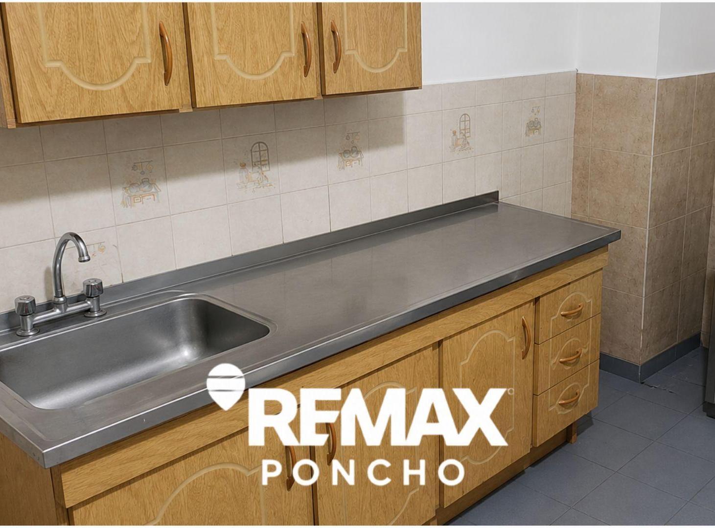 Foto de SE VENDE CASA 440M2 C/PILETA Va PARQUE CHACABUCO ., imagen 4