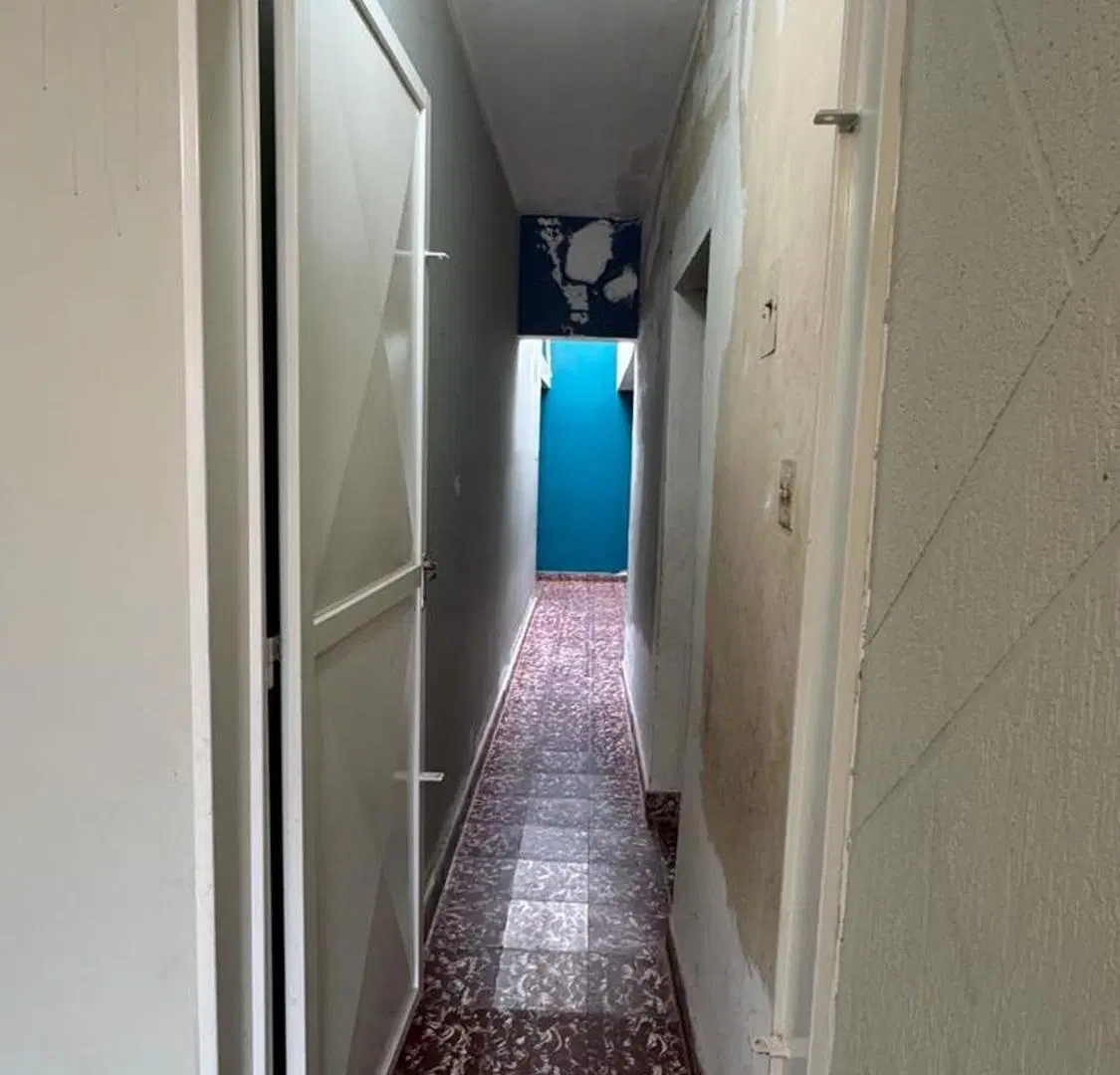 SE VENDE CASA 6 AMBIENTES, 4 HABITACIONES. 2