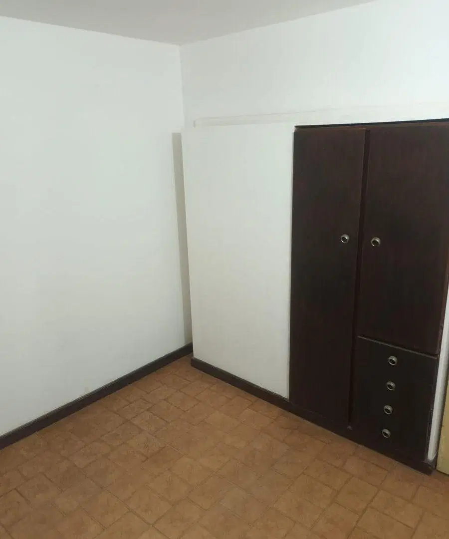 SE VENDE CASA ZONA 1000 VIVIENDAS. FACILIDADES. 1