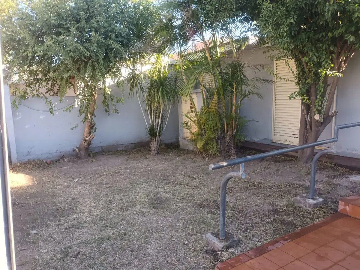 SE VENDE CASA ZONA 1000 VIVIENDAS. FACILIDADES. 4