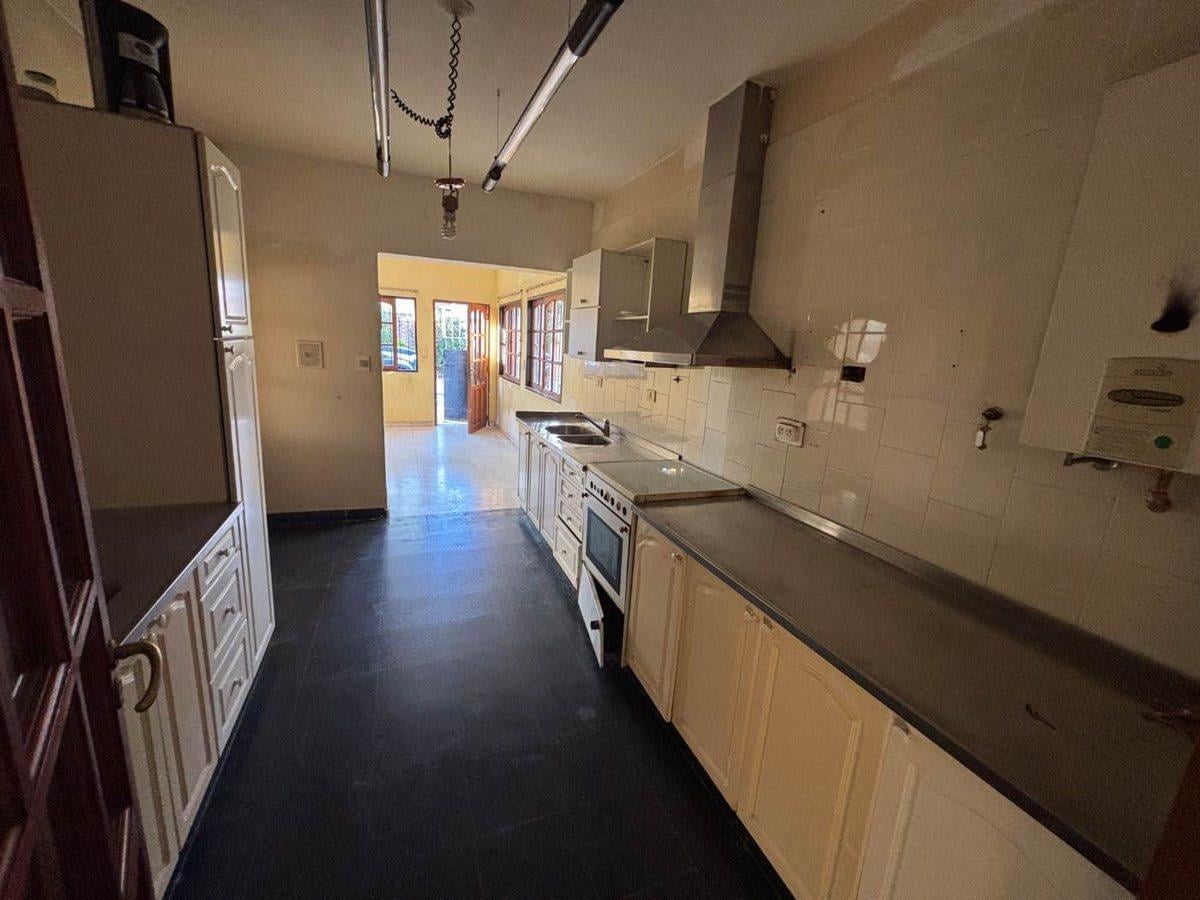 Foto de Se vende CASA con 2 cocheras - ZONA ALTA Catamarca, imagen 3