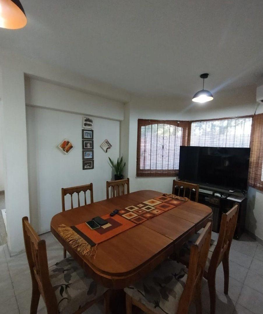 Foto de SE VENDE CASA 6 AMBTES FRAY M.ESQUIÚ. FACILIDADES, imagen 1