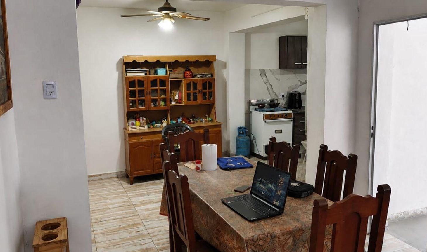 Foto de SE VENDE PROPIEDAD CALLE JUNIN A 80M DE AV GUEMES, imagen 2