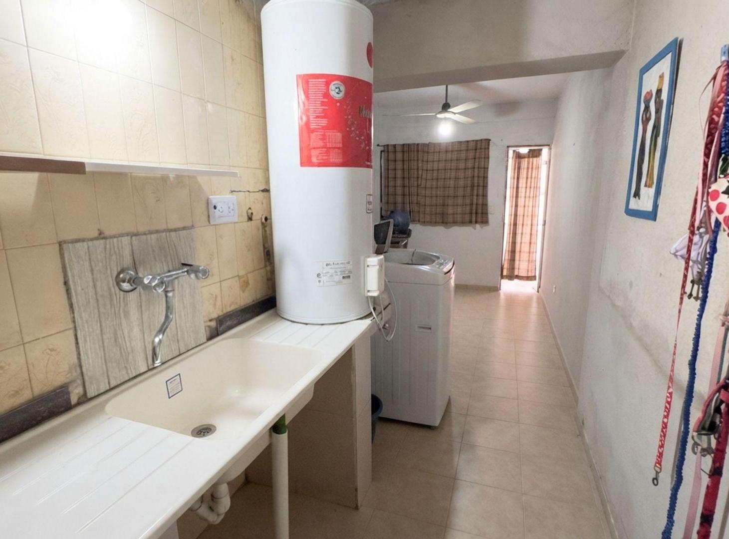 Foto de SE VENDE CASA 4 HAB QUINCHO CERRADO ACEPTA PERMUTA, imagen 3