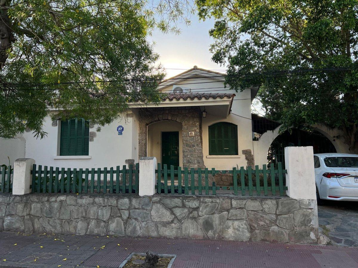 Foto de SE VENDE CASA SOBRE CALLE MAIPU 5 AMBIENTES, imagen 1