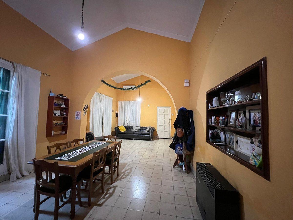 Foto de SE VENDE CASA SOBRE CALLE MAIPU 5 AMBIENTES, imagen 2