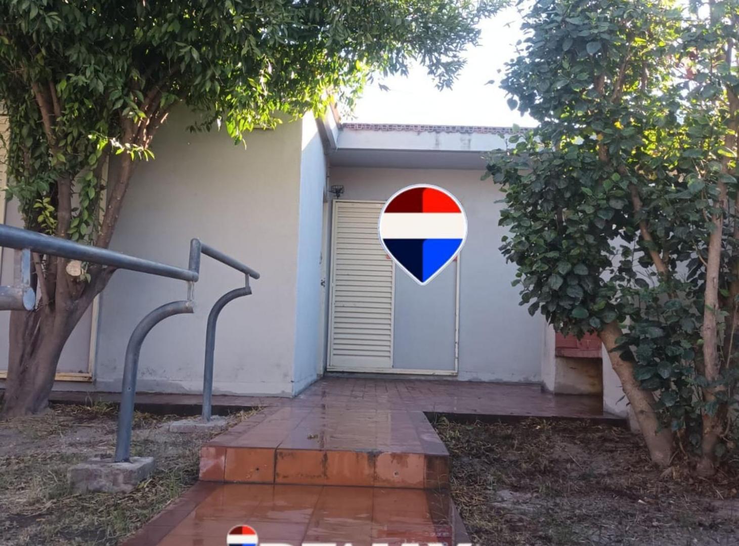 SE VENDE CASA ZONA 1000 VIVIENDAS. FACILIDADES.