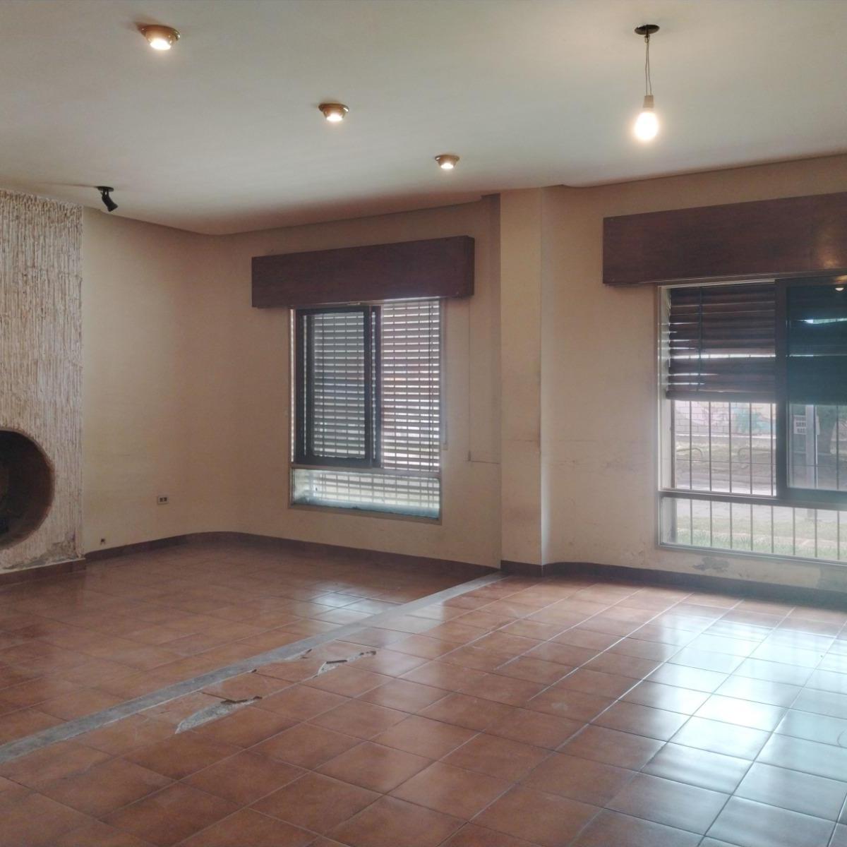 Casa en Venta en Barrio Juniors. 4 Dorm Dólares 250.000 1